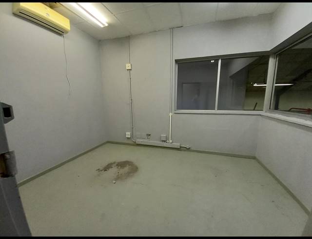 2,864M² FACTORY TO LET IN SACKS CIRCLE INDUSTRIAL